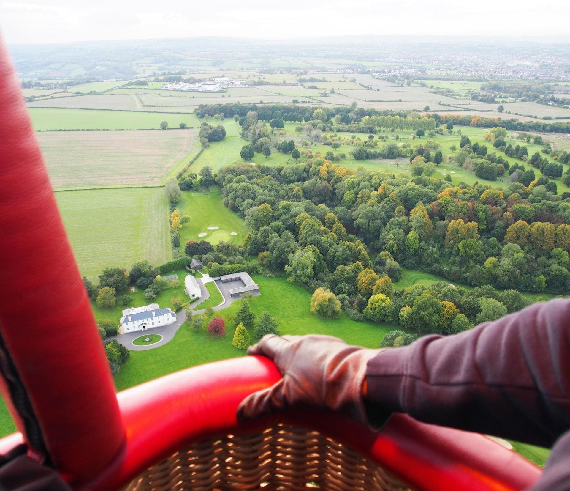 Photograph of the sights a ride with a hot air ballons offers. 